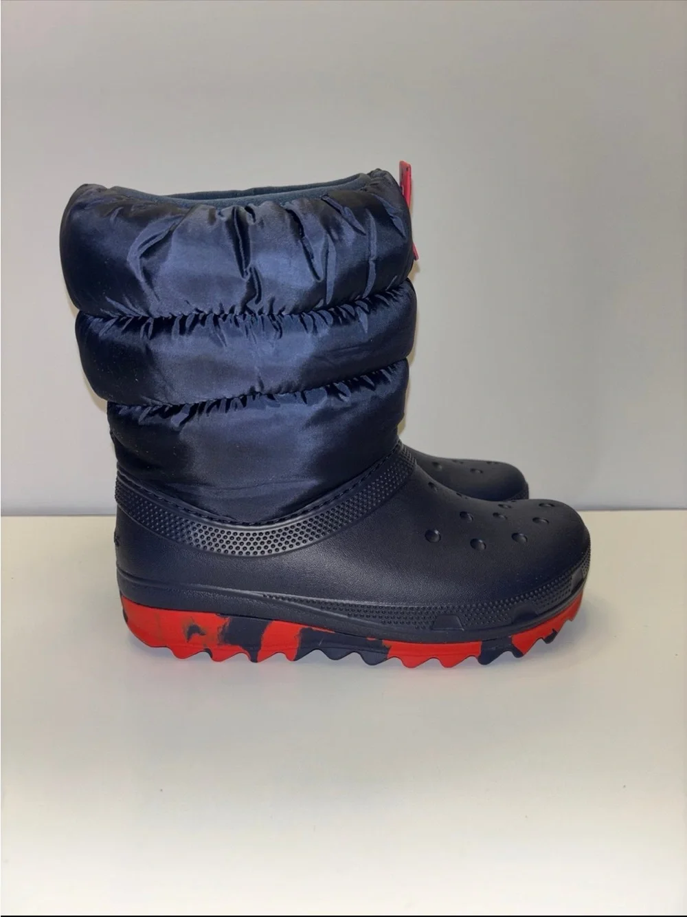 Crocs Boots - Classic Neo Puff Boots juniors size 4